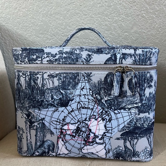 DIOR Beauty Vanity Case With Mirror Around The World Motif 2024 Loyalty … - Picture 1 of 15